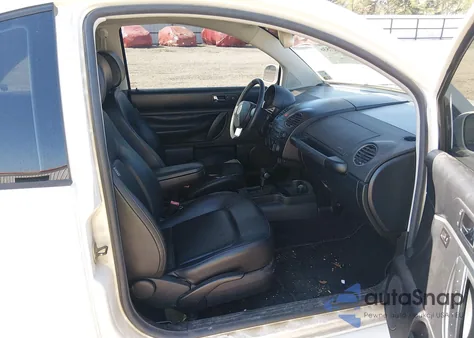 2010 Volkswagen New Beetle 2.5L Final Edition z USA, uszkodzony, nr VIN 3VWPW3AG5AM008729